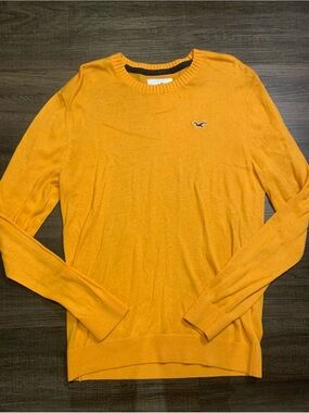 Hollister Men’s Crewneck Sweater in Mustard